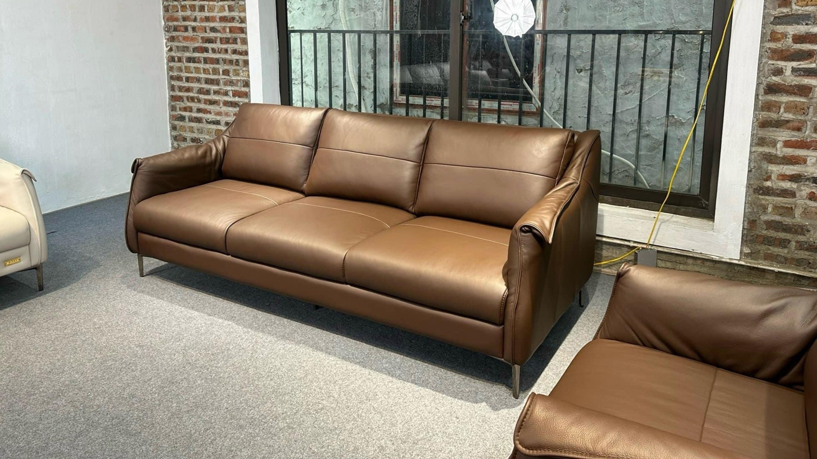 alt="Ghế Sofa Văng Da Rome – SKU : ED057"