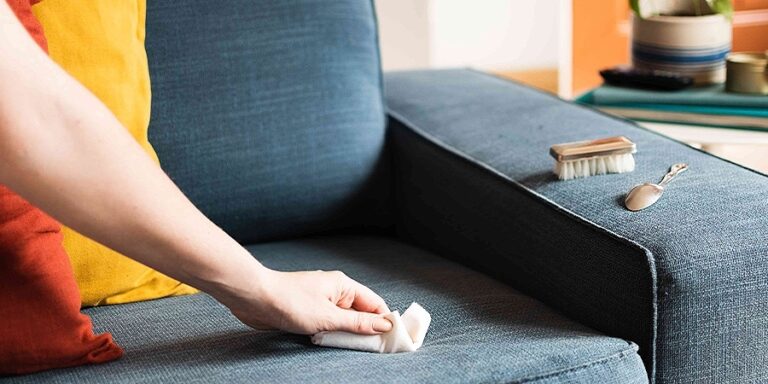 alt=" vệ sinh sofa tăng tuổi thọ cho ghế sofa "